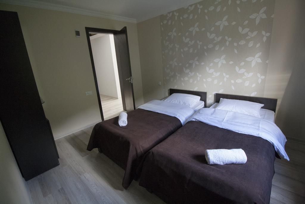 Roza'S Guest House メスティア エクステリア 写真