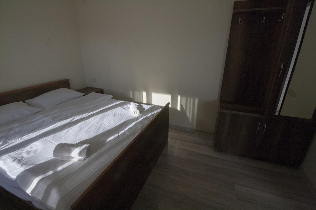 Roza'S Guest House メスティア エクステリア 写真