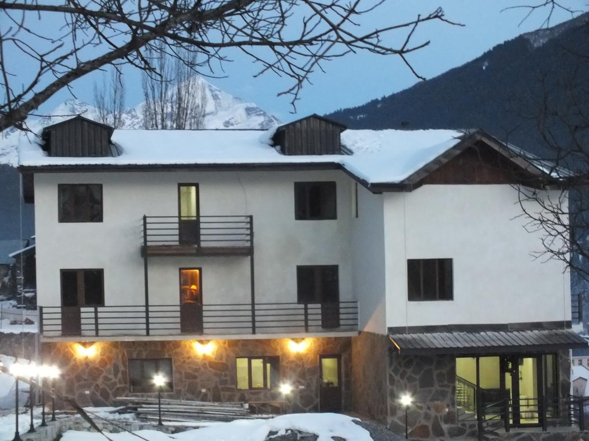 Roza'S Guest House メスティア エクステリア 写真