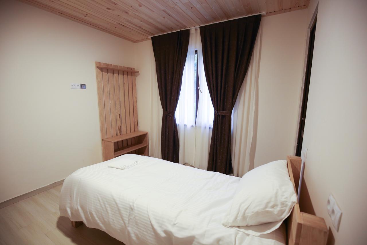 Roza'S Guest House メスティア エクステリア 写真
