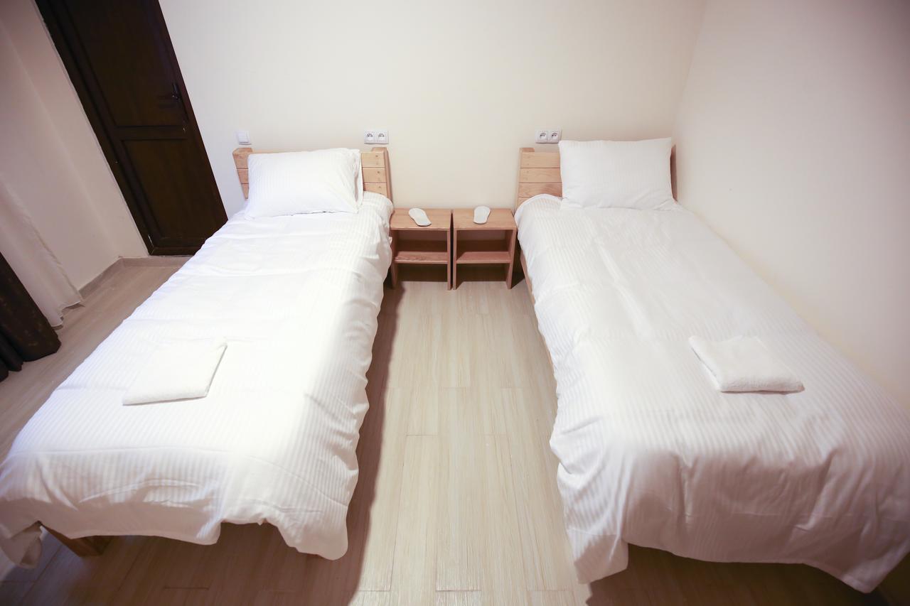 Roza'S Guest House メスティア エクステリア 写真